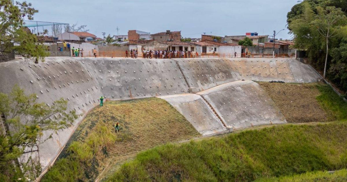 Macei Obra De Conten O Definitiva Na Encosta Do Morada Dos Palmares