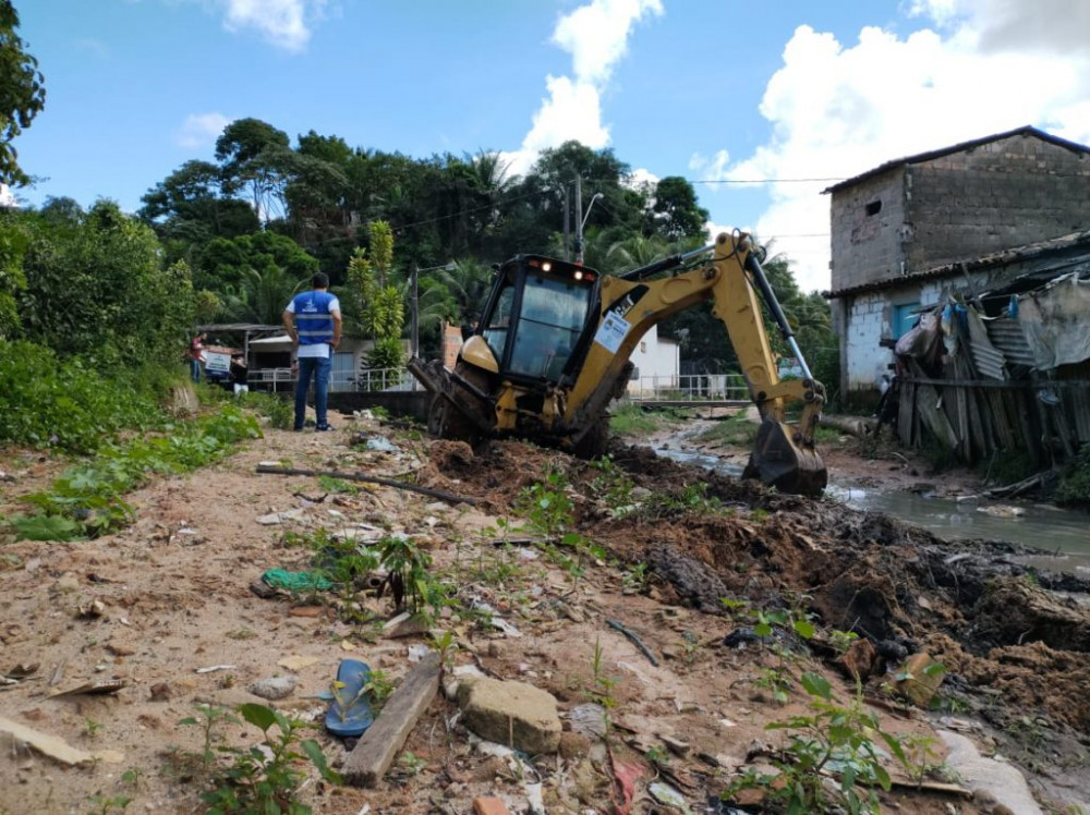 Execução de desassoreamento. Foto: Ascom Sudes